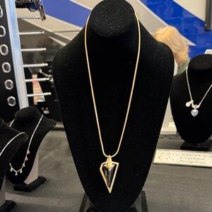 Elegant Gold and Black Pendant Necklace